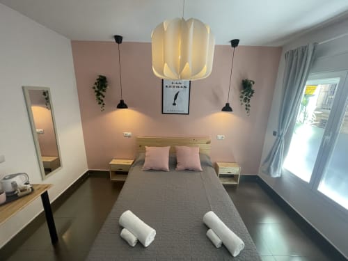 Opera Rooms | Alojamiento con mucho encanto en el centro de Madrid. Habitaciones amplias luminosas con baño privado. 