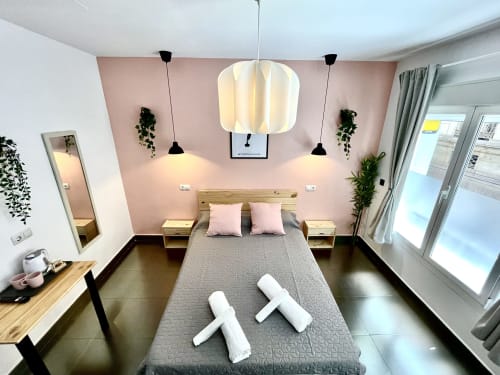 Opera Rooms | Alojamiento con mucho encanto en el centro de Madrid. Habitaciones amplias luminosas con baño privado. 