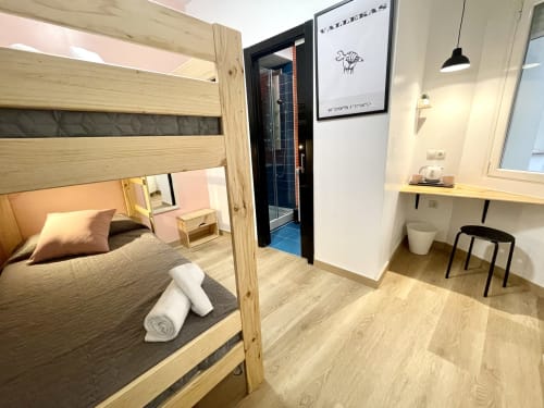 Opera Rooms | Alojamiento con mucho encanto en el centro de Madrid. Habitaciones amplias luminosas con baño privado. 