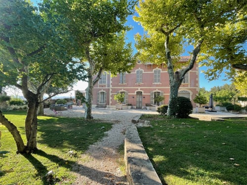 Charmant cottage en pierre rose avec jardins luxuriants à Campagne d'Albert, Marseille, France
