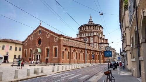 Chiesa di Santa Maria delle Grazie a Milano vicino al bed and breakfast Porta Tosa, architettura storica in mattoni rossi con cupola