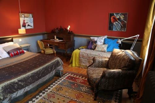 Eclectic bedroom at Le Grand Duc B&B in Valenciennes with red walls, twin beds, vintage furniture and colorful decor