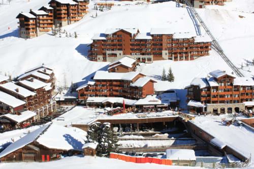 Station de ski CMD Méribel Le Pralin aux Allues avec hôtels d'altitude et remontées mécaniques enneigées