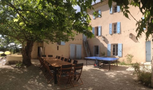 Mas de Regardebon location grand gite jardin piscine ping pong vacances Provence Mazan