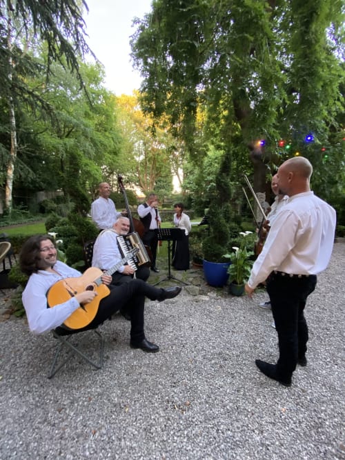 Performance musicale en plein air au jardin du Grand Duc à Valenciennes, France