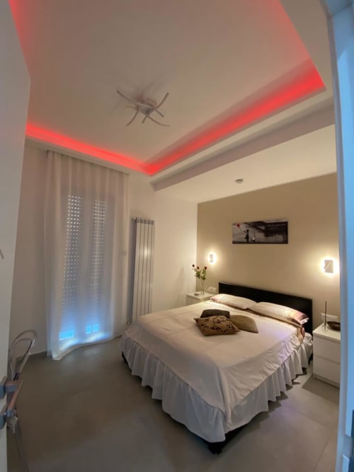 Napoli, centro storico, camere moderne, accoglienza, famiglie, coppie, soggiorno, relax, pulizia, comfort, arredamento curato, aria condizionata, wifi gratuito, colazione in camera, struttura centrale, balcone privato, vista città, posizione strategica, vicinanza metro, vicinanza stazione, università, studenti, city break, breve soggiorno, week-end a Napoli, self check-in, late check-out, early check-in, soggiorno romantico, silenzioso, struttura sicura, bagno privato, lenzuola incluse, camere luminose, atmosfera familiare, ospitalità, arredamento moderno, camere eleganti, prenotazione diretta, senza commissioni, miglior prezzo, soggiorno flessibile, parcheggio vicino, zero stress, quartiere tranquillo, vicinanza attrazioni, città autentica, soggiorno comodo, ottima posizione, design minimal, check-in digitale, customer care, guest friendly, soggiorno urbano, mini vacanza, pulizia giornaliera, host disponibili, stile napoletano, ospitalità vera, ambiente ordinato, relax in città, perfetto per famiglie, perfetto per coppie, ristoranti a due passi, camere spaziose, piccolo hotel, city stay, urban comfort