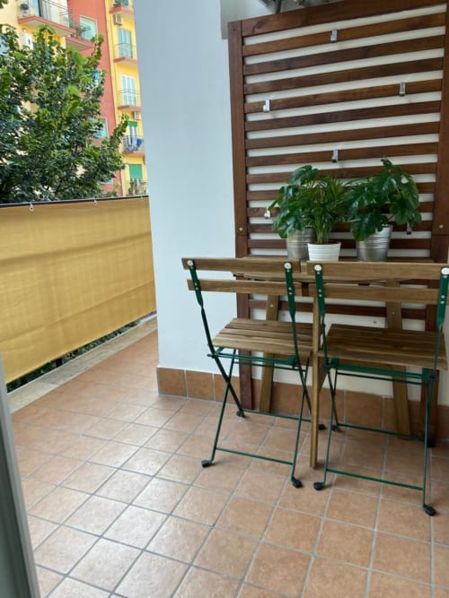 Napoli, centro storico, camere moderne, accoglienza, famiglie, coppie, soggiorno, relax, pulizia, comfort, arredamento curato, aria condizionata, wifi gratuito, colazione in camera, struttura centrale, balcone privato, vista città, posizione strategica, vicinanza metro, vicinanza stazione, università, studenti, city break, breve soggiorno, week-end a Napoli, self check-in, late check-out, early check-in, soggiorno romantico, silenzioso, struttura sicura, bagno privato, lenzuola incluse, camere luminose, atmosfera familiare, ospitalità, arredamento moderno, camere eleganti, prenotazione diretta, senza commissioni, miglior prezzo, soggiorno flessibile, parcheggio vicino, zero stress, quartiere tranquillo, vicinanza attrazioni, città autentica, soggiorno comodo, ottima posizione, design minimal, check-in digitale, customer care, guest friendly, soggiorno urbano, mini vacanza, pulizia giornaliera, host disponibili, stile napoletano, ospitalità vera, ambiente ordinato, relax in città, perfetto per famiglie, perfetto per coppie, ristoranti a due passi, camere spaziose, piccolo hotel, city stay, urban comfort