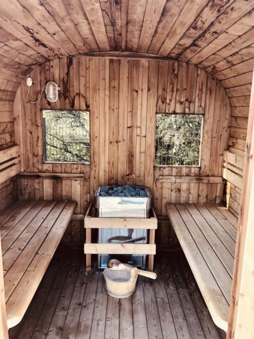 les jardins de Chiron - Sauve - lodges et Tiny house sud de la France - spa et petit dejeuner proche Nimes Montpellier - piscine exterieure - soin chevaux - massages