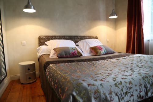 Modern bedroom at Le Grand Duc B&B in Valenciennes with queen bed, pendant lights, and wooden flooring