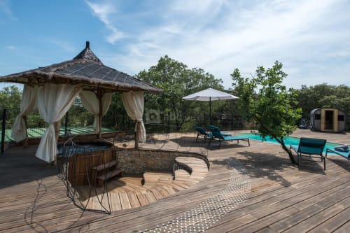 les jardins de Chiron - Sauve - lodges et Tiny house sud de la France - spa et petit dejeuner proche Nimes Montpellier - piscine exterieure - soin chevaux - massages - salle de mariage Sauve 