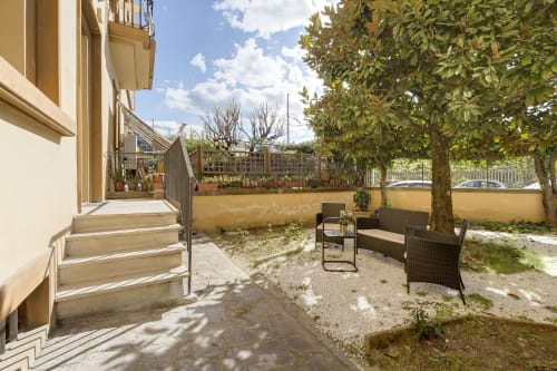 Private garden terrace at Sleep tight Florence B&B in Firenze with seating area, mature trees, and sunny outdoor space