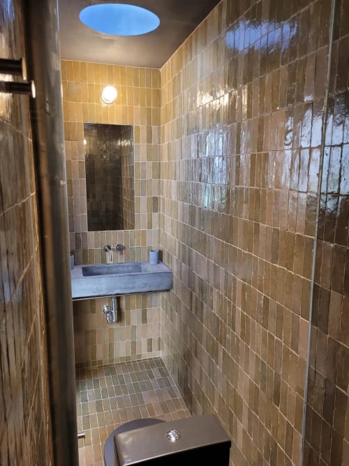 lavabo bany allotjament apartament olot garrotxa fàbrica descals disseny pavelló