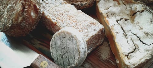 Fromages de terroir en Dordogne – plateau de fromages affinés servi en table d’hôtes au Domaine de Labrousse en Périgord