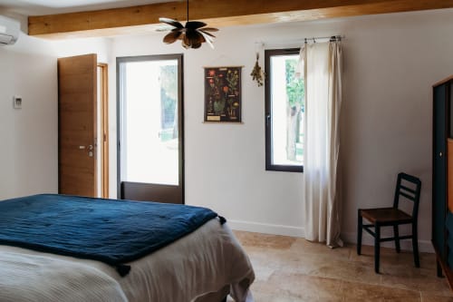 Large bedroom on the groundfloor. View on the garden.