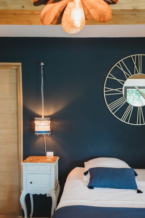 Spacious room overlooking the Provençal garden
