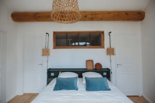 Queen size bed for comfortable nights