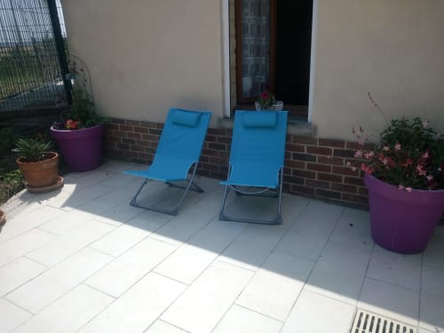 Au patio de Mimi, chaque détail est pensé pour votre confort et votre bien-être. Profitez d'une terrasse conviviale et ensoleillée, décorée avec soin , idéale pour vos repas, petits-déjeuners  en extérieur. Entre fleurs colorées, ambiance cosy, tout est réuni pour passer des instants chaleureux en famille  ou en amis.
