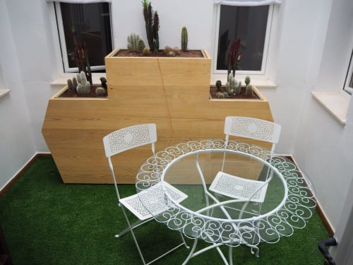 Patio común con viviendas de uso turístico Solano y Ábrego.