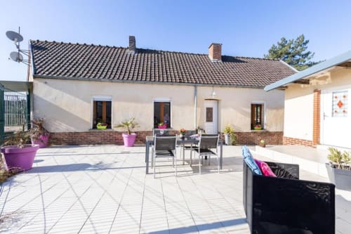 La maison de vacances "Le patio de mimi" est aménagé avec une grande terrasse avec mobilier de jardin, ensoleillée pour vos repas en plein air, agréable pour se ressourcer, parking privé gratuit, idéal pour des vacances en couple, en famille ou entre amis, lieu paisible pour se reposer tout en profitant des environs , gite , location de vacances avec patio, gîte avec cuisine équipée plain pied, 2 toilettes, maison de vacances avec terrasse, location saisonnière familiale, gîte tout confort, hébergement de charme avec extérieur, vacances reposantes en 59/62 nord pas de calais