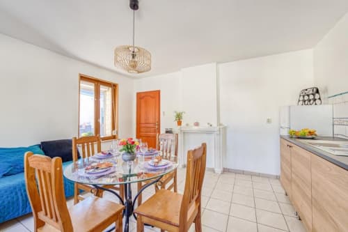 Gîte Le Patio de Mimi - proche Marquion  - Location de vacances avec patio,  Gîte avec cuisine équipée et 2 toilettes plain-pied, maison de vacances avec terrasse,  Maison de vacances plain-pied et parking privé gratuit, Location saisonnière familiale, Gîte tout confort avec terrasse, Hébergement de charme avec extérieur, Hébergement romantique, spacieux, vacances reposantes en 59/62 Nord pas de Calais, 2 toilettes, télévision chaque chambre, connexion wifi gratuite