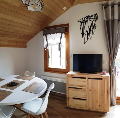 Studio Ptilou B36, TV connecté si vous avez Netflix, ou amazone prime. WIFI, oree du loup