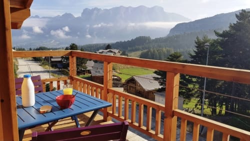 Oreeduloup, location la Joue du loup, Studio Ptilou B36 2/4 personnes, vue montagne, ski, mélèzes des chaumates, chalet Grand'loup, chalet jappeloup , hameau des cimes, Eden des cimes