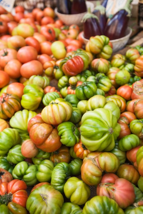 Pomodori rari e colorati al mercato di Catania, Sicilia - prodotti freschi locali vicino a Sicilianinsta Rooms