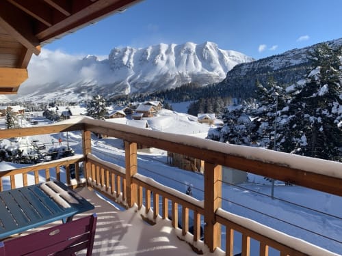 Oreeduloup, location la Joue du loup, Studio Ptilou B36 2/4 personnes, vue montagne, ski, mélèzes des chaumates, 