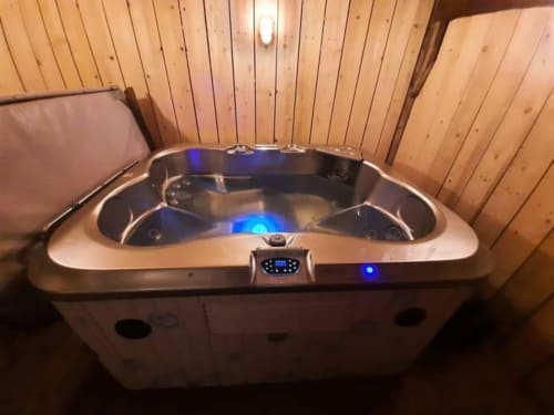 NID DES FEES JACUZZI BAIN A REMOUS
