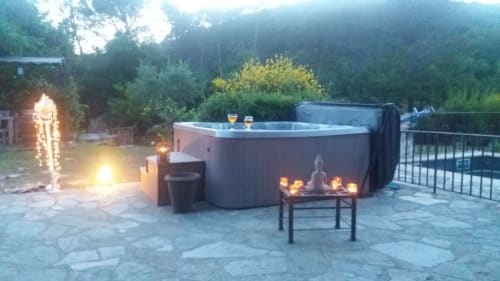 Location avec jacuzzi Seillans - Les Muriers d'engaspaty