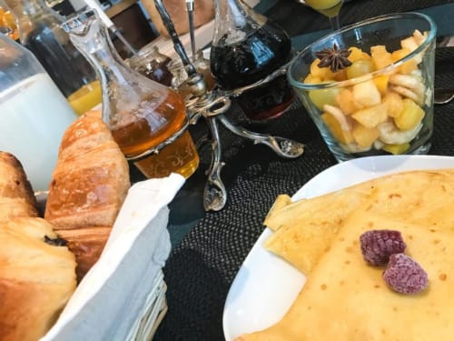 Shandita - petit-déjeuner compris pour toutes réservations -Bordeaux, Mérignac. Chaque jour un petit déjeuner continental différent au fil des saisons