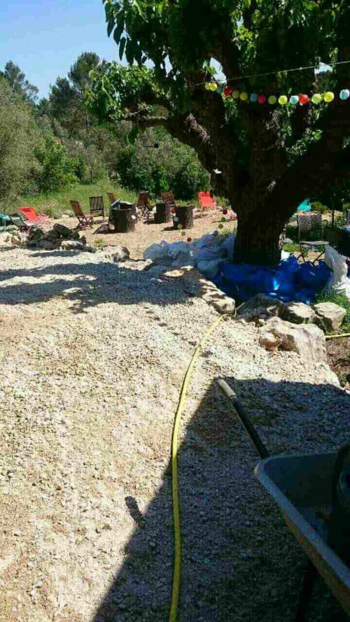 Espace extérieur gîte Les Muriers d'engaspaty