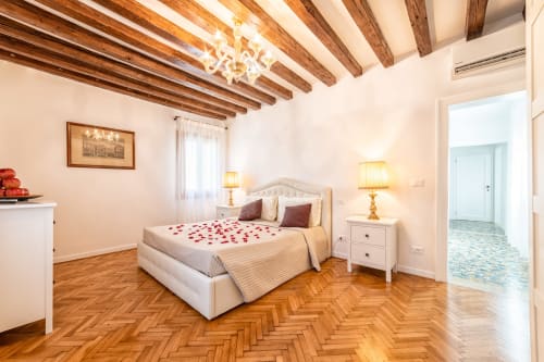 Family Apartment, Canal View, Fenice, Casanova, Opera house, Maria Callas, AD Place, Venice