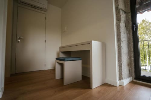 Unidades com casa de banho privativa com uma banheira ou um chuveiro, ar condicionado,  televisão de ecrã plano e um micro-ondas. Algumas unidades incluem uma área de estar e/ou um pátio- Braga, Portugal