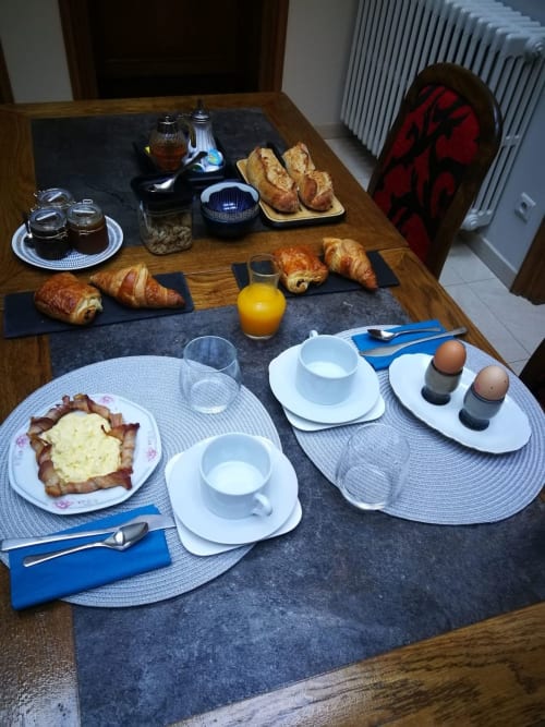 Hotel - AU REPOS DE LA LICORNE - GOMMEGNIES - Croissants - Dessert - bed and breakfast - table d'hotes - dinner and spa - Near Douai, Valenciennes, Mons, Maubeuge, Golf de Mormal