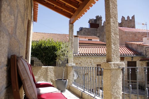 Pedra Nova - Turismo d'Aldeia -  Quartos em propriedade com jardim, piscina exterior e terraço - pequeno almoço continental -Castelo Novo- Portugal
