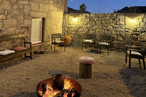 Pedra Nova - Turismo d'Aldeia -  Quartos em propriedade com jardim, piscina exterior e terraço - pequeno almoço continental -Castelo Novo- Portugal