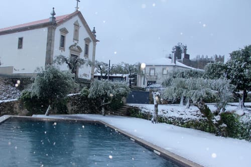 Pedra Nova - Turismo d'Aldeia -  Quartos em propriedade com jardim, piscina exterior e terraço - pequeno almoço continental -Castelo Novo- Portugal