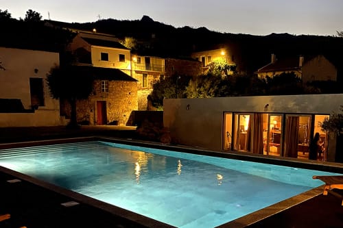 Pedra Nova - Turismo d'Aldeia -  Quartos em propriedade com jardim, piscina exterior e terraço - pequeno almoço continental -Castelo Novo- Portugal
