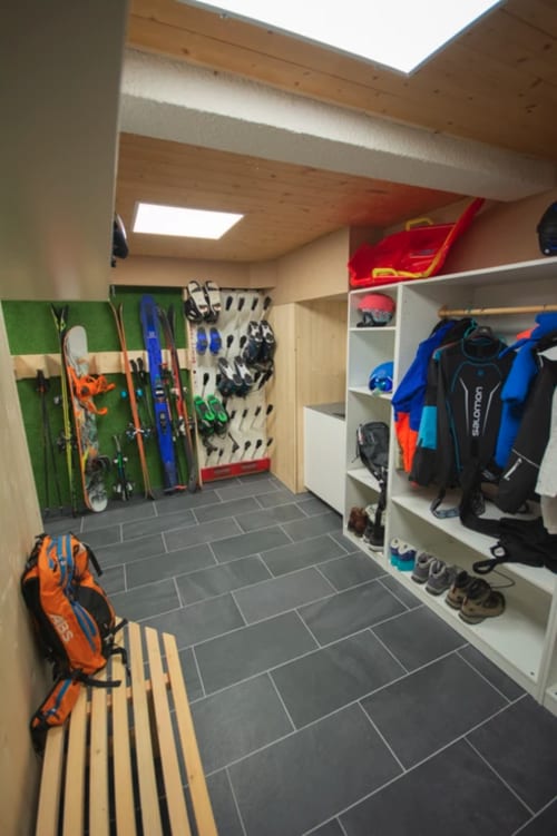 Salle d'équipements de ski au chalet le 1650, à la Plagne Tarentaise