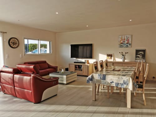 Maison de plain-pied équipée PMR - Location de vacances - Ploudalmézeau - Maison Roscaroc Aubertin - Roulotte Gites O bien-être massage Spa - Séjour salon