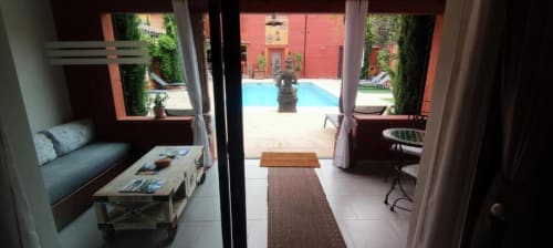 Patio privé, terrasse, Chambre confort, lit queen size, B&B, Chambres d'hôtes, Couleurs du Sud, Vallon-Pont-d'Arc, Ardèche, Auvergne-Rhône-Alpes, France, Vacances 


