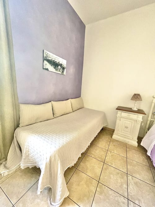 Letto singolo presente nella camera tripla Lilla - B&B Le Camere di Livia