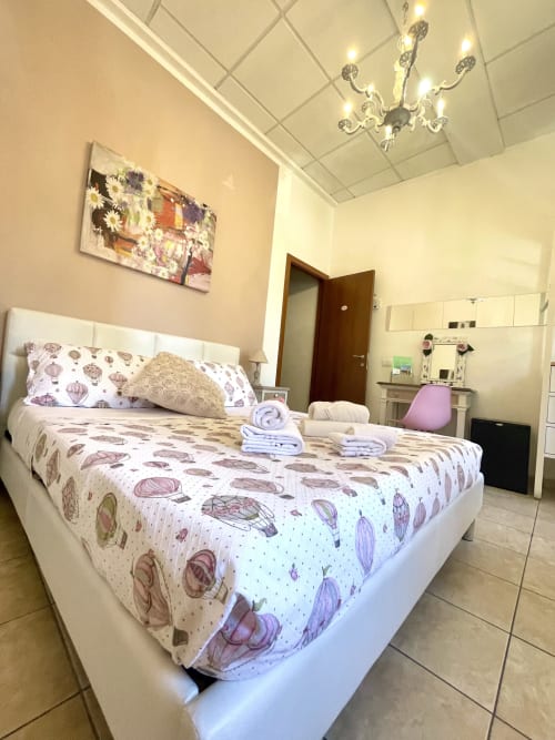 Camera Rosa, matrimoniale con bagno privato, nel cuore di Siena - B&B Le Camere di Livia