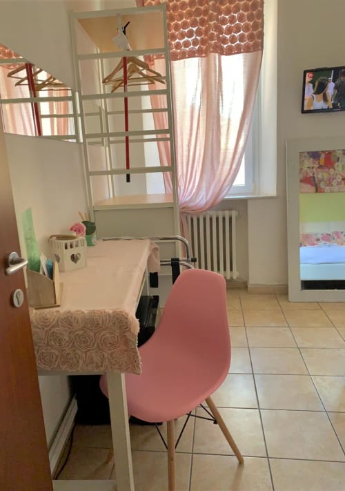 Scrivania presente nella Camera Rosa del B&B Le Camere di Livia.