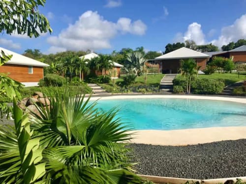 Vue imprenable sur le lagon artificiel unique des cottages du lagon en Guadeloupe