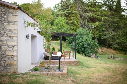 Terrazza dell'appartamento Podere Prato con pergolato, salotto e vista sulla foresta toscana a Predappio Alta