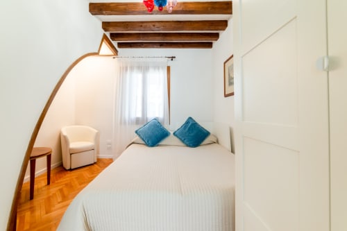 Family Apartment, Canal View, Fenice, Casanova, Opera house, Maria Callas, AD Place, Venice
