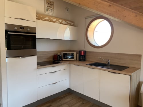 location la Joue du loup, Oreeduloup, Studio Ptilou B36 2/4pers., vue montagne, ski, chalet grand loup mélèzes des chaumates, Cuisine équipé du studio Ptilou B36 pour une location comme a la maison