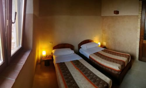 Camera doppia a Casale di Poggioferro, Tuscany BnB con illuminazione calda e arredamento tradizionale